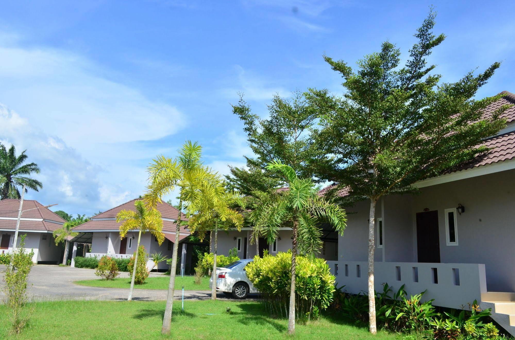 Baansuan Rimnam Resort 甲米 外观 照片