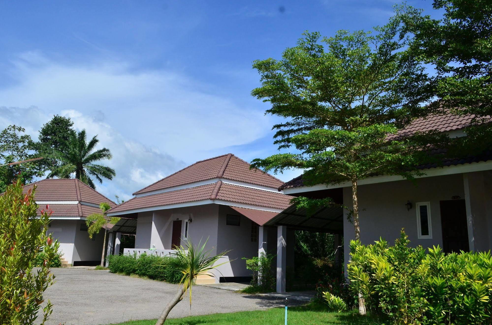 Baansuan Rimnam Resort 甲米 外观 照片